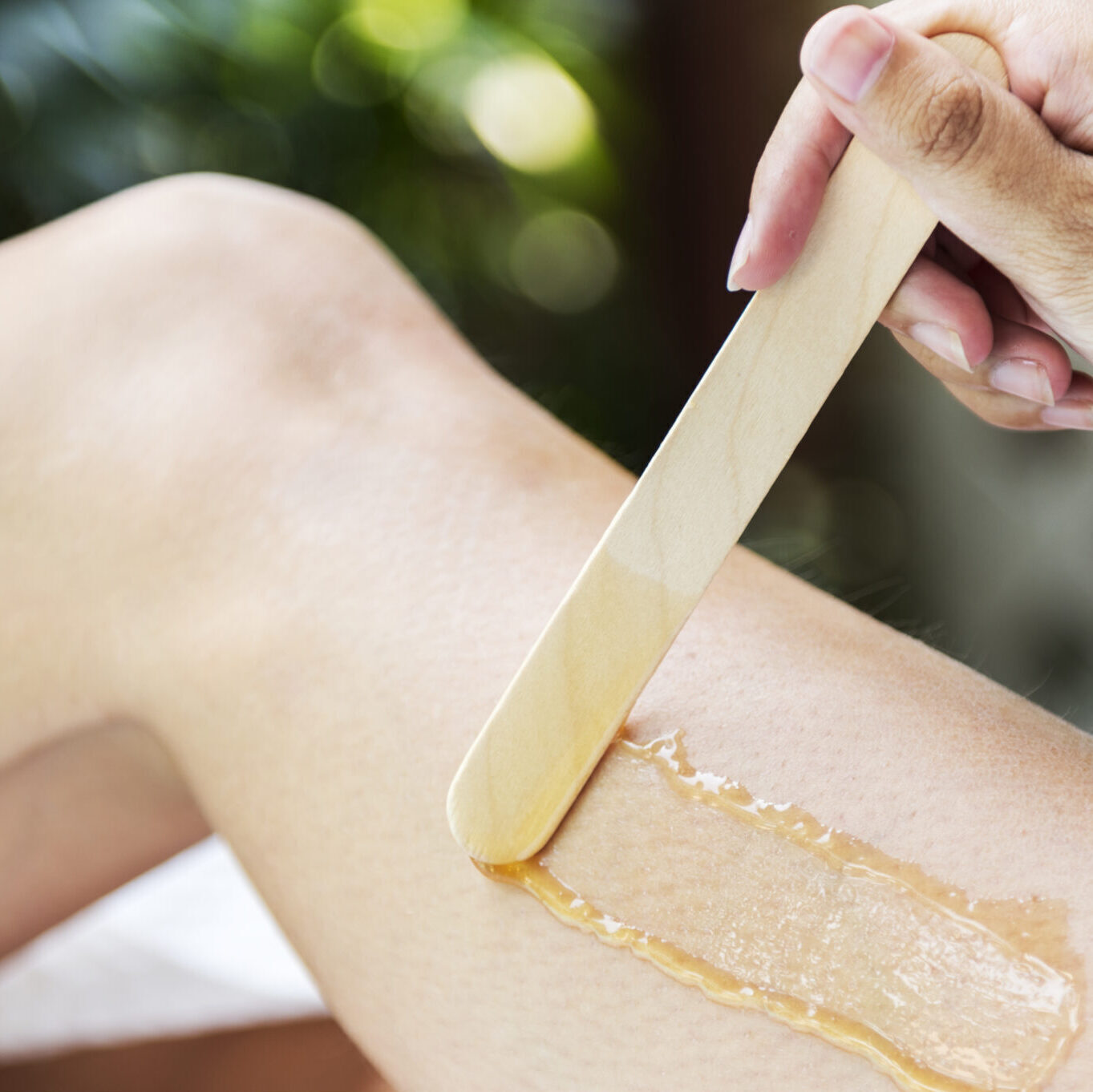 Sanftes Sugaring in der Kosmetik Praxis – gut erreichbar aus Ebersberg